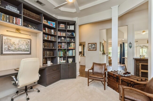 Foto del edificio - Spacious 3BR home with gorgeous finishes!!...