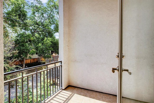 Foto del edificio - 6556 Schuler St