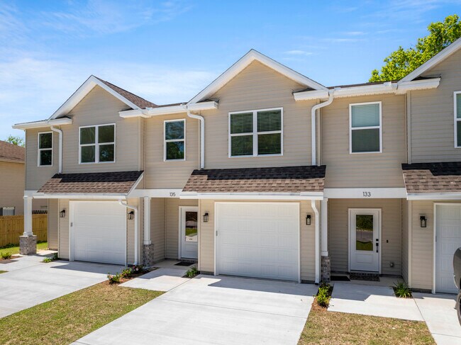 Foto del edificio - 135 Bayou View Dr