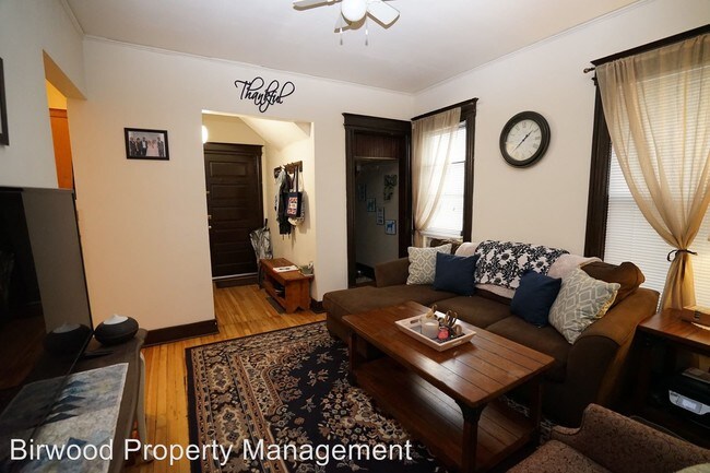 Foto del edificio - 349-351 W Doty St