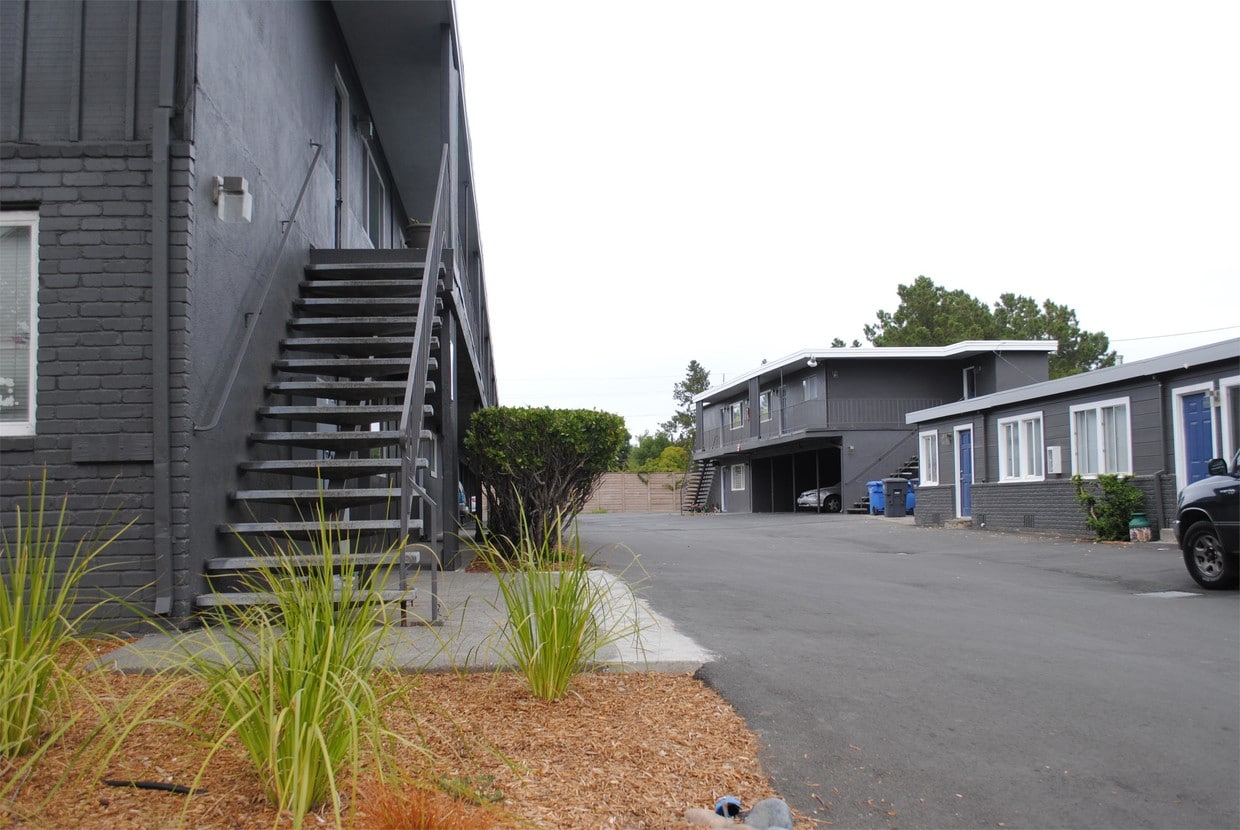 Building Photo - 462 Hendley St