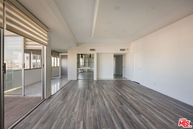 Foto del edificio - 7250 Franklin Ave