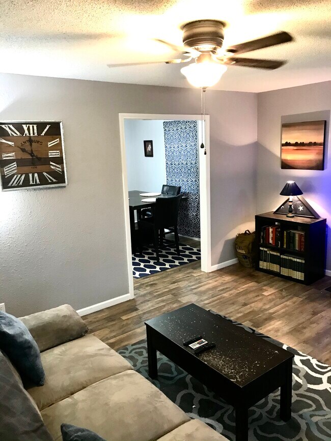 Building Photo - 3000 Maplewood Cir