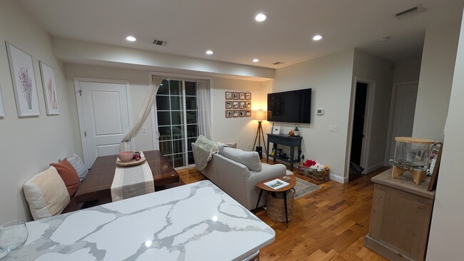 Foto del edificio - 104 Broughton Ave