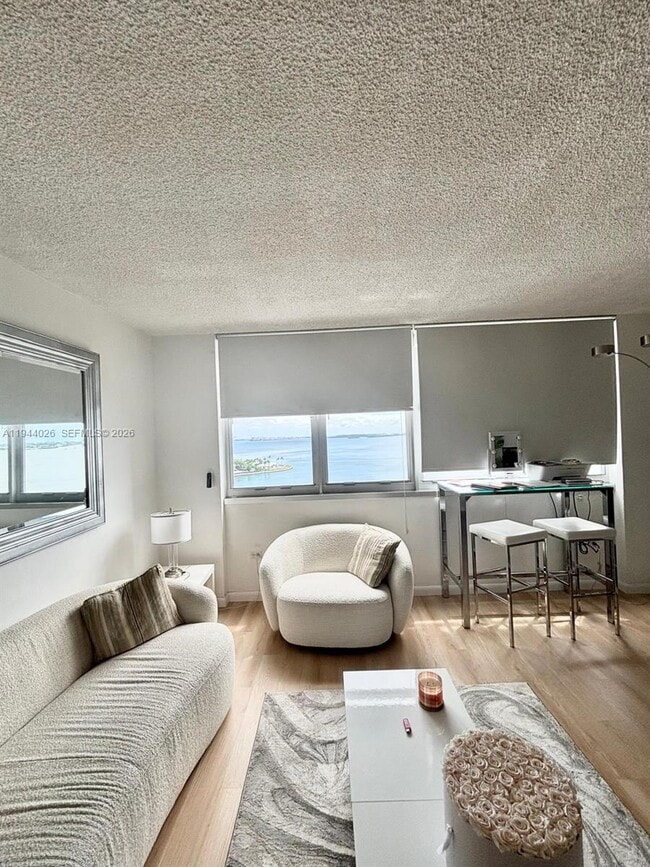 Building Photo - 999 Brickell Bay Dr