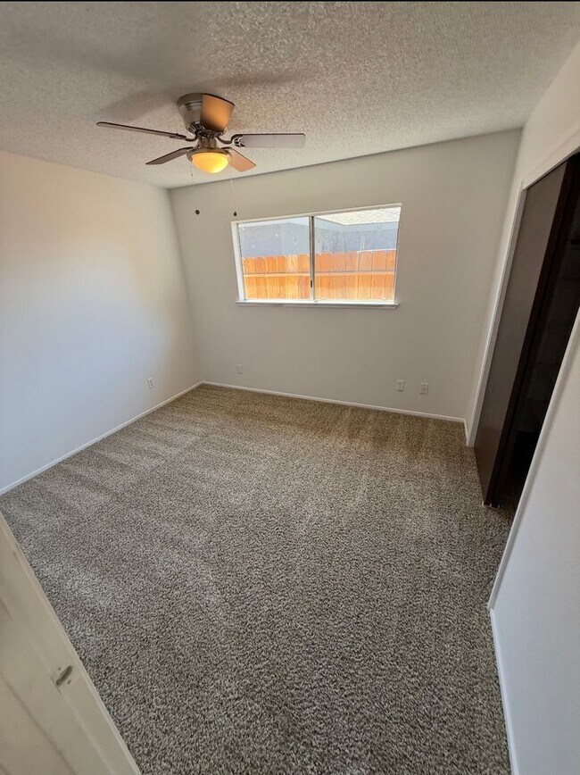 Building Photo - Single Family Home