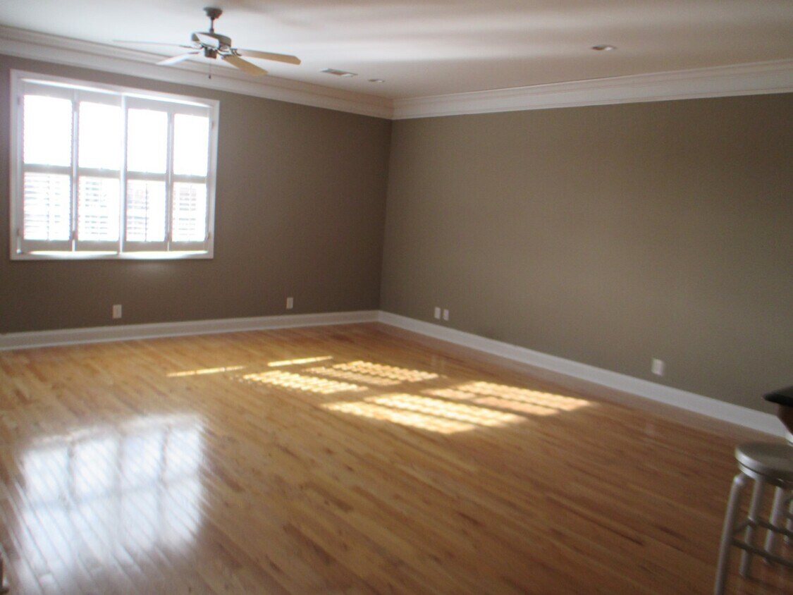 Building Photo - 309 Morgan St