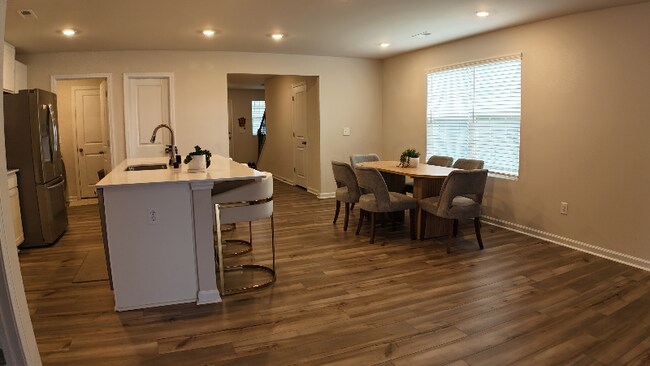 Building Photo - 214 Wintersweet Wy