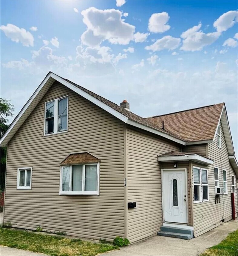 214 Scott St, Erie, PA 16508 House for Rent in Erie, PA