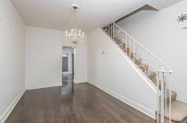 Dining room - 106 Mercy St