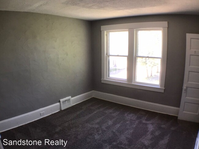 Building Photo - 3 br, 1 bath House - 1023 E 68th St.