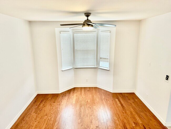 Building Photo - Spacious 4 Bedroom Home in Fig Garden Gate...