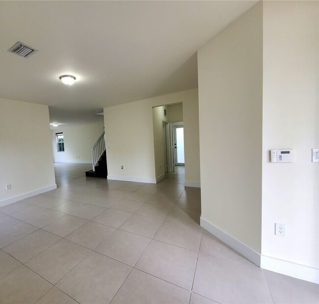 Foto del edificio - 6940 NW 104th Ct