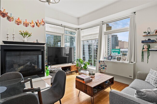 Building Photo - 24-15 Queens Plaza N