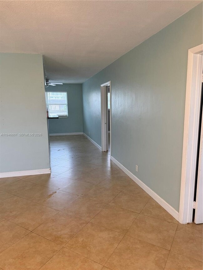 Foto del edificio - 3212 NE 10th St