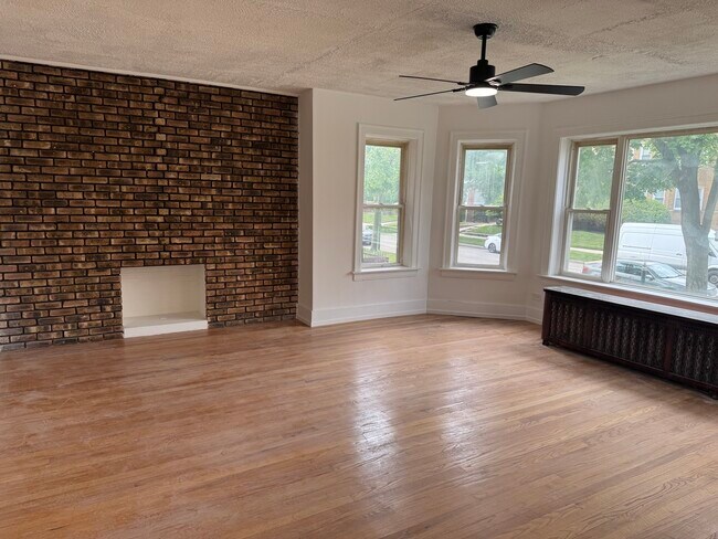 Foto del edificio - 7301 S Constance Ave
