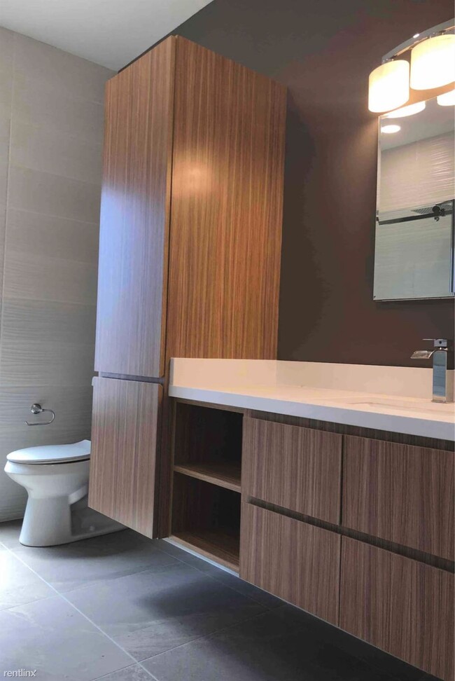 Foto del edificio - 2 br, 2.5 bath Duplex - 610 Camelot Drive 610