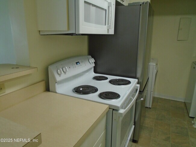 Building Photo - 10200 Belle Rive Blvd