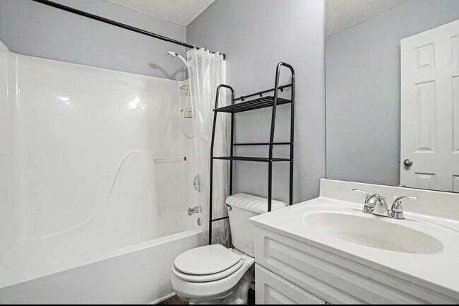 Foto del edificio - Donelson Townhome!