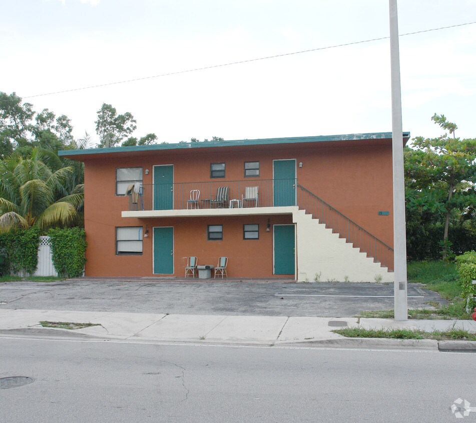 Building Photo - 1300 N Andrews Ave