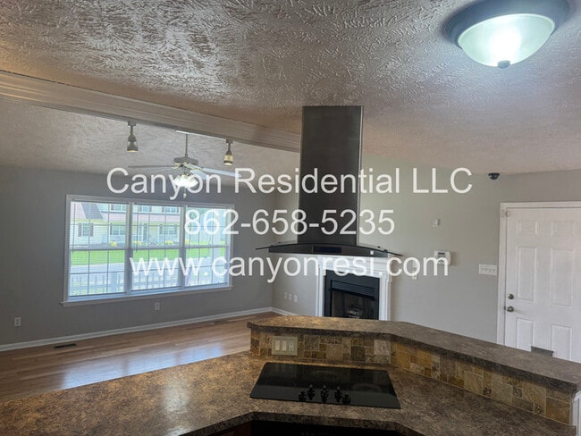 Foto del edificio - 815 Turkey Ridge Dr