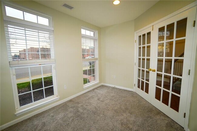 Foto del edificio - 3007 Village Run Rd