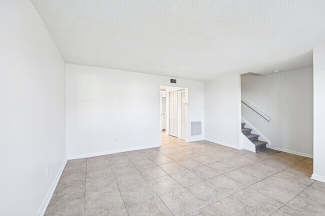 Foto del edificio - Marina Townhomes