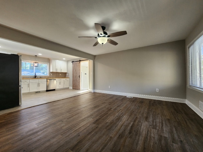 Building Photo - 1020 Woodvale Dr