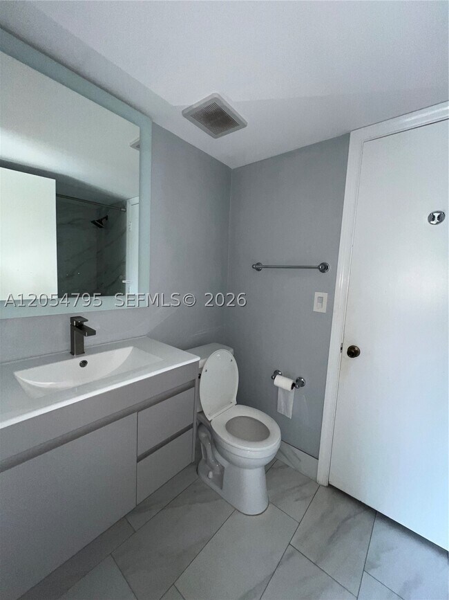 Foto del edificio - 5801 Riverside Dr