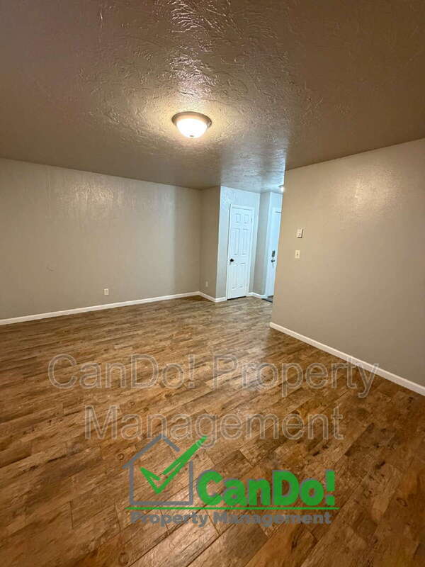 Foto del edificio - 225 Carol Dr