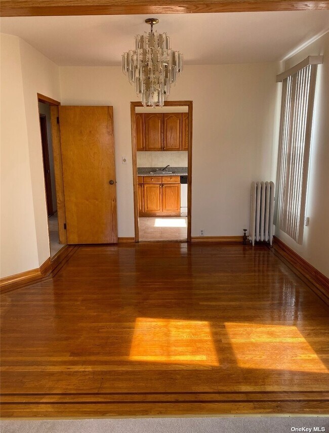 Foto del edificio - 64-52 Woodbine St