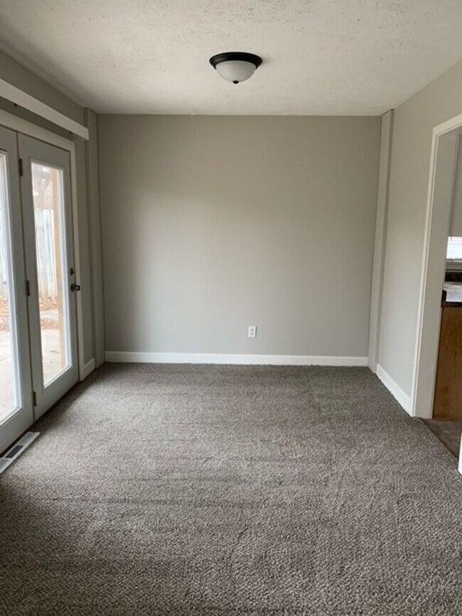 Foto del edificio - Cute Three bedroom in Airpark Available Now!