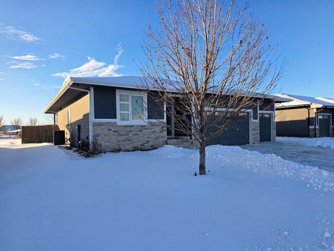 Building Photo - 482 NE Westgate Dr