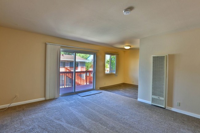 Building Photo - 1789 Bradford Way
