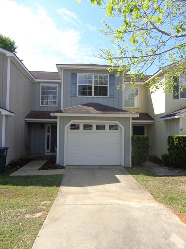 137 Commons Dr Unit 1, Enterprise, AL 36330 Room for Rent in