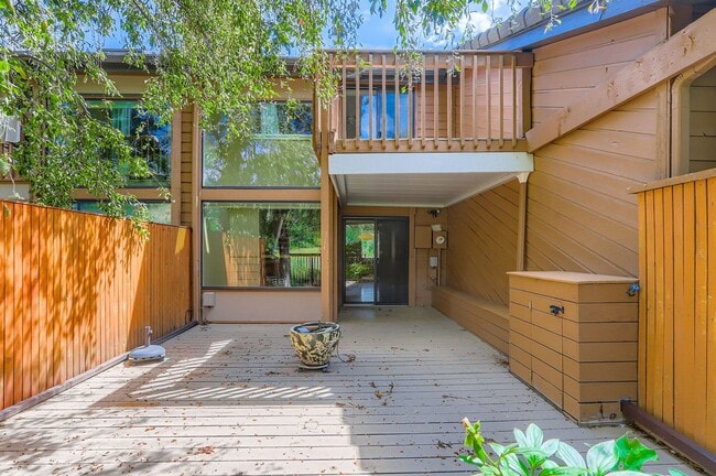 Photo - Gorgeous Wonderland Hills Townhome. Privat...