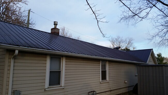 Newer metal roof - 1301 Mary Ave