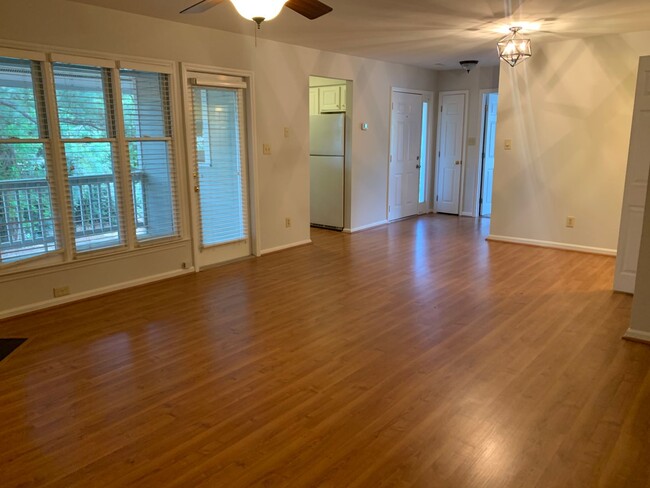 Foto del edificio - 2 Bed | 2 Bath Condo In Raleigh with Large...