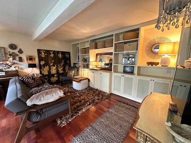 Building Photo - Queen Anne - Villa Costella - 1 Bedroom / ...