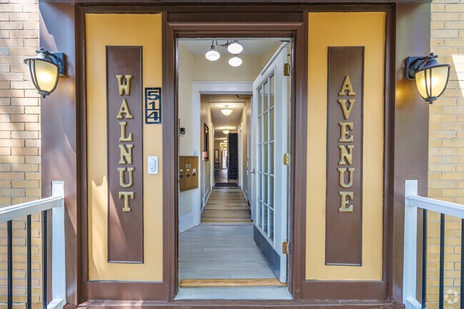 Entrada - 514 Walnut Ave