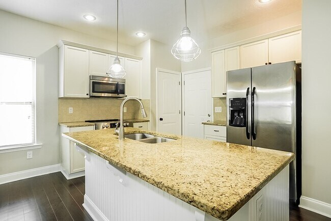 Foto del edificio - Beautiful 4 Bed, 2.5 Bath