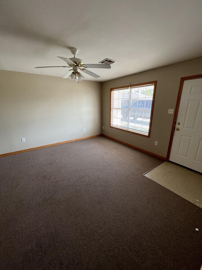 Foto del edificio - 1652 St John Bosco St