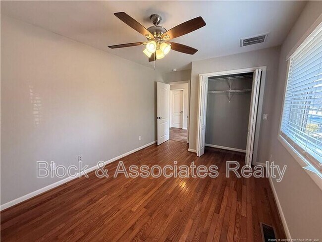Foto del edificio - 848 Castleberry Ct