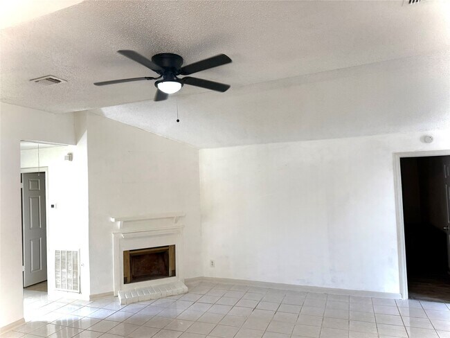 Foto del edificio - 16731 Sierra Grande Dr