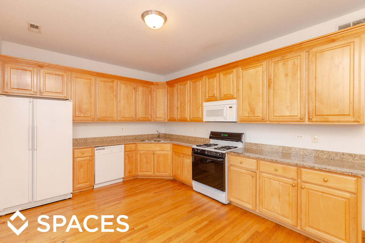Primary Photo - 4231 N Kenmore Ave
