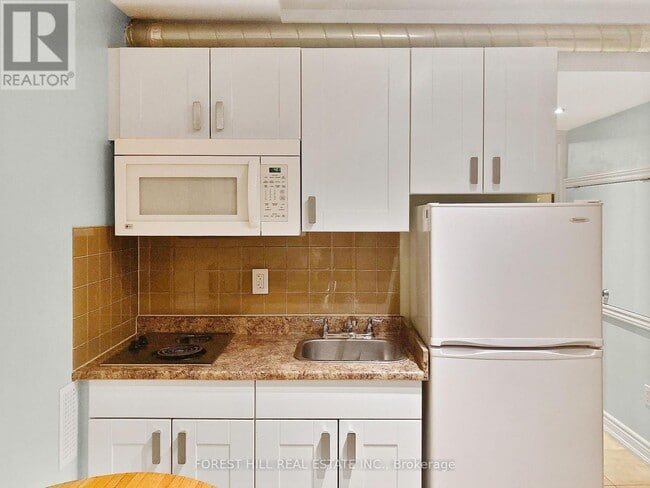 Building Photo - 1491 Dundas St W