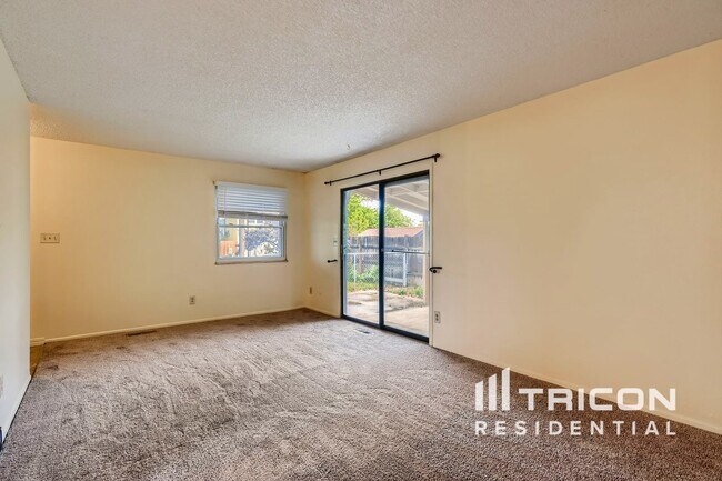 Foto del edificio - 6517 Orbit Way