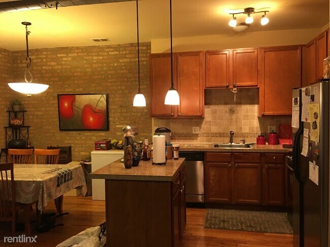 Building Photo - 2 br, 1 bath Condo - 1647 W Pratt Blvd 1A ...