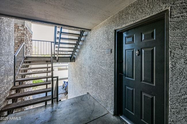 Building Photo - 2025 E Campbell Ave