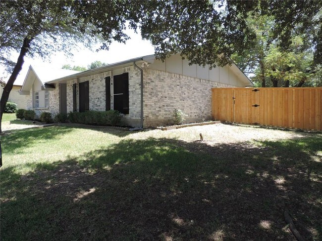 Foto del edificio - 3401 Country Club Dr